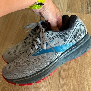 Brooks Ghost 14 running shoe in gray red and blue  men’s size 8 women’s size 9.5